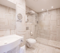 Стандарт "Classic" c двуспальной кроватью в Harbor Club Hotel