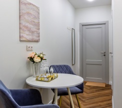 Светлый двухместный номер с удобствами в центре Санкт-Петербурга в Адриан