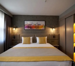 Четырёхместный полулюкс семейный (пристройка) в Seraglio Hotel & Suites