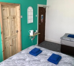 Трёхместный номер Comfort в Yado Hotel