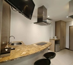 Двухместный номер Deluxe с балконом (двуспальная кровать) в Patong Bay Residence