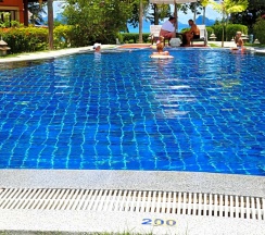 Двухместный люкс Deluxe с частичным видом двуспальная кровать в Laguna Villas Boutique Hotel