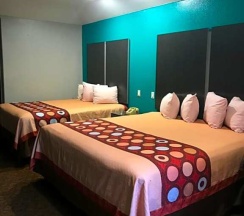 Двухместный номер Superior двуспальная кровать в Camelot Inn & Suites Veterans Memorial NW Houston