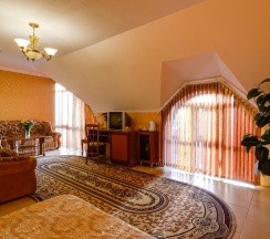 Номер полулюкс с 1 двуспальной кроватью в Эдэран