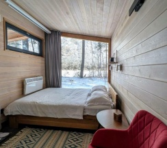 Спальня в лесу для двоих в Август