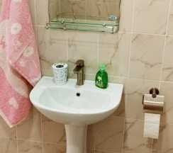 Трехместный номер с двуспальной и односпальной кроватью в Зеленый квартал