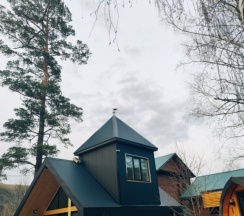 Коттедж с красивым видом из окна в Seven Lodge
