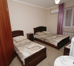 Четырёхместный номер Comfort с красивым видом из окна в Анапа Сити