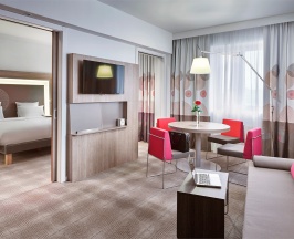 Номер Suite для маломобильных - с двуспальной кроватью в Novotel Москва Киевская