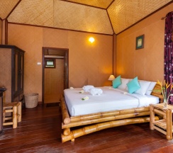 Бунгало Deluxe с балконом и с видом на море в Palm Leaf Resort