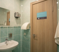 Двухместный номер с отдельным санузлом вне номера в Nice hostel