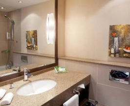 Двухместный люкс двуспальная кровать в Holiday Inn Almaty