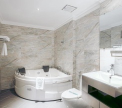 Номер Standard в A&EM - The Petit Hotel