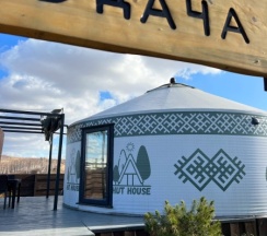Удача в Hut house