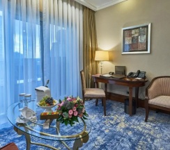 Двухместный номер Premium с балконом и с видом на город двуспальная кровать в Rixos President Astana