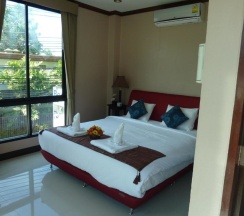 Двухместный номер Deluxe с видом на море двуспальная кровать в Отель Kata Beachwalk