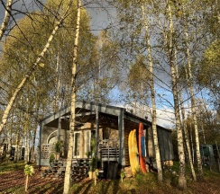 Двухместный семейный коттедж с видом на окрестности двуспальная кровать в Fraubu.camp