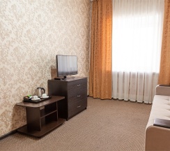 Двухкомнатный люкс с двуспальной кроватью в Рем Отель