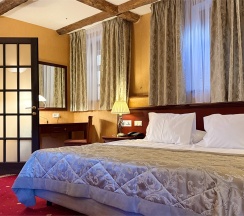 Двухкомнатный люкс «Славия» с сауной и джакузи в Old Estate Hotel&SPA