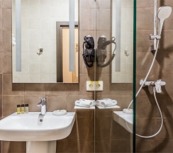 Стандартный двухместный номер с 2 отдельными кроватями в Golden Tulip
