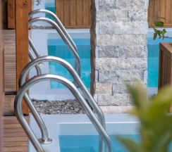 Двухместный номер Superior Swim Up с видом на море двуспальная кровать в Отель Lago
