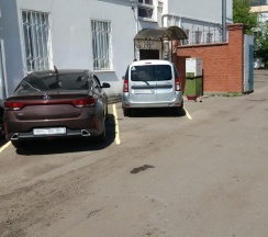 Кровать в 12-местном общем мужском номере в Вежливый лось