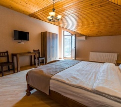 Двухместный номер Standard с видом на город двуспальная кровать в Imperial House Hotel