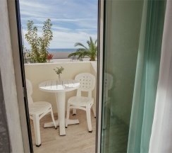 Стандарт улучшенный с балконом вид на морскую сторону в Кавказ