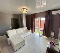 Апартаменты с 3 спальнями в Белое солнце