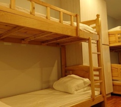 Кровать в общем номере в Austin Park Hotel