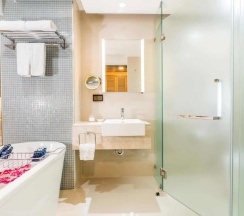 Двухместный номер Honeymoon Deluxe двуспальная кровать в Royal Cliff Beach Terrace Hotel Pattaya