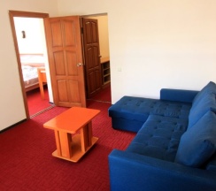 Люкс с 3 комнатами с балконом в Бриз