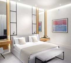 Двухместный полулюкс с красивым видом из окна двуспальная кровать в Neos Hotel