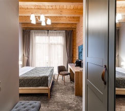 Номер Классик с двуспальной кроватью c видом на реку и балконом в Grand Chalet Altay