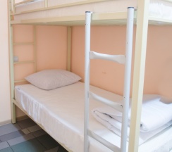 Кровать в общем номере в Линия