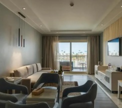 Двухместный люкс Posh Club Executive Jacuzzi двуспальная кровать в Sunrise Crystal Bay Resort