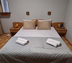 "НЕБО 7" Трехместный Комфортный номер с кроватями TWIN/DBL и одноместным диваном на 2 этаже в Цитрус