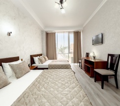 СТУДИЯ с панорамными окнами и видом на горы в Greek house viva hotels group