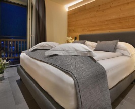 Двухместный полулюкс с балконом двуспальная кровать в Hotel Sporting - Family Hospitality