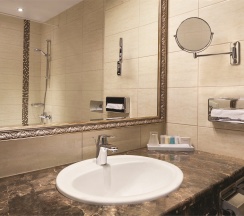 Двухместный номер Бизнес с 2 кроватями размером 140*200 см каждая в Ramada by Wyndham Kazan City Centre