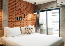 Номер Deluxe с балконом в Journey Hostel Suratthani