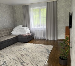 Двухместный коттедж с 2 комнатами двуспальная кровать в На Карьерной