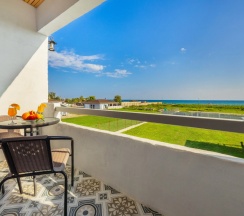 Четырёхместный номер Superior с балконом в Villa Blanca