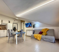 Апартаменты №9 "Люкс" на мансардном этаже в Саквояж