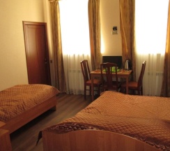 Трехместный номер с собственной ванной комнатой в Аллан