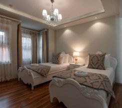 Люкс семейный Deluxe в Отель Seven Hills Palace