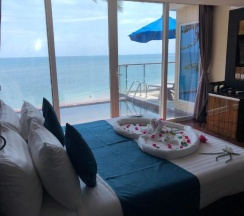 Люкс Pool с 2 комнатами с видом на море в Отель Royal Beach Boutique Resort & Spa