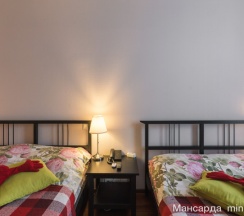 Семейная комната "Эконом" класса для 4-х взрослых с общей ванной комнатой в Мансарда