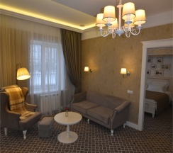 Junior в Hotel voyage