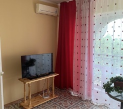 Трёхместный номер Superior с балконом и с красивым видом из окна в Надежда